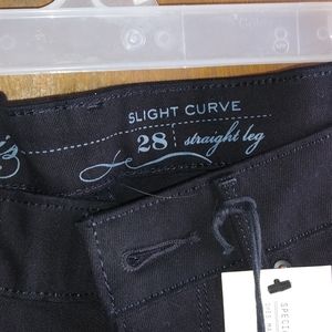 Levi's NEW Slight Curve Straight Jean